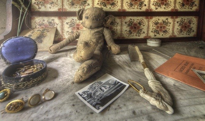 ‘My master has left’ Beauty in Abandoned Buildings