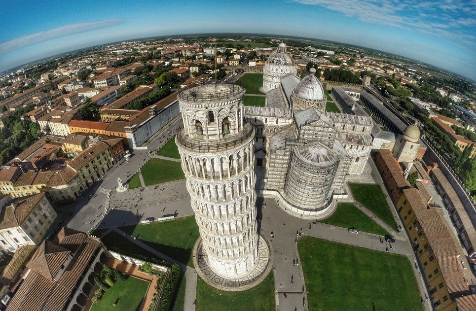 2. A view of Italy’s famous Pisa tower.