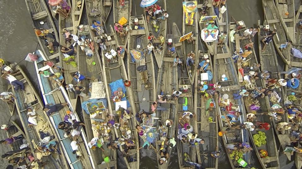 30. Group of vendors, Iquitos, Peru