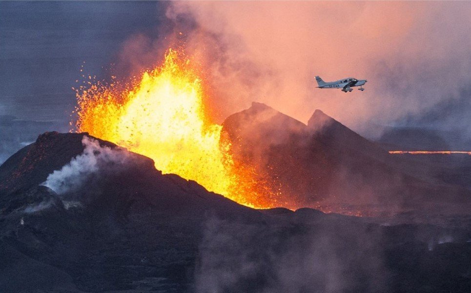 1. A plane flying over an erupting Bardarbunga volcano in southeast Iceland - September 14, 2014.