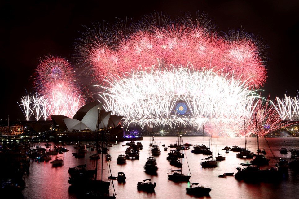 New Year's Fireworks on Sydney Harbour at Mrs Macquarie's Chair in Sydney, Australia, 01 January 2014. EPA/NIKKI SHORT AUSTRALIA AND NEW ZEALAND OUT EDITORIAL USE ONLY