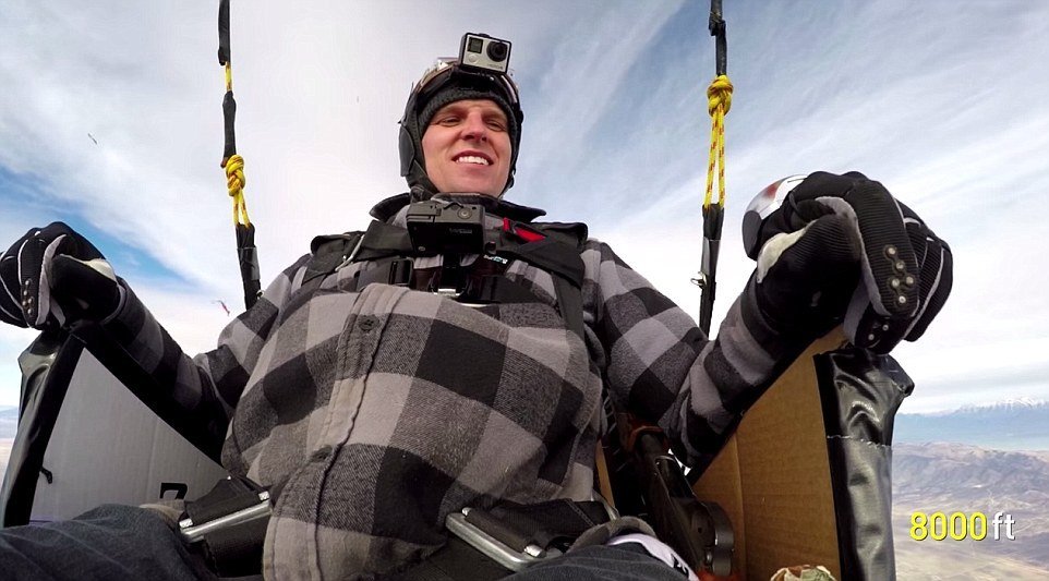 Man Floats At An Elevation of 8000 Feet With 90 Tied Balloons