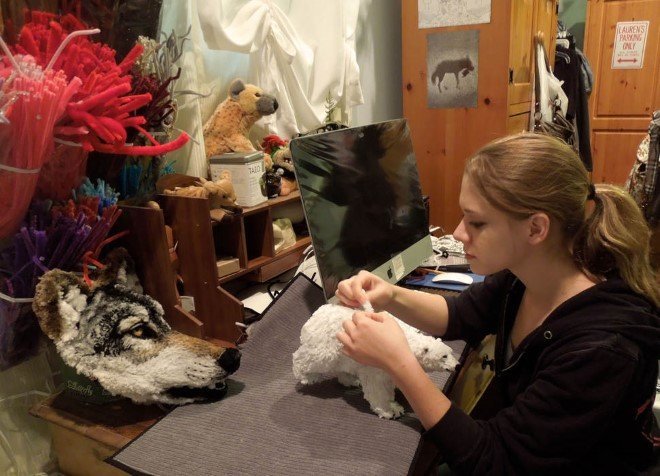 Animal Sculptures Made Entirely Out of Pipe Cleaners (12)