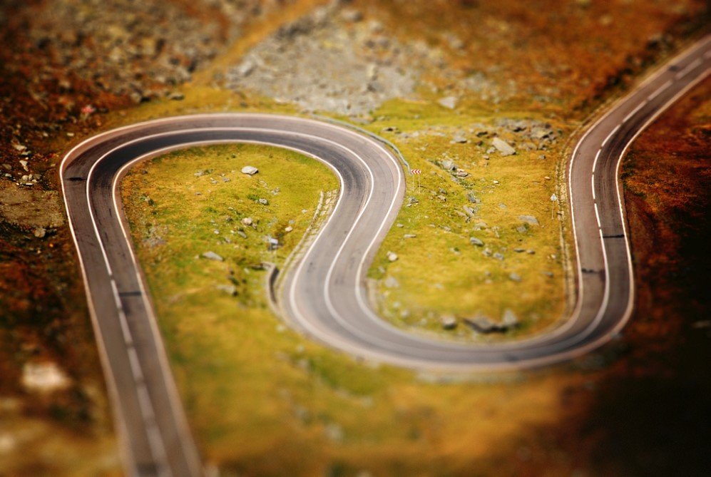 Tilt-Shift Serpentine by Harald Kirr