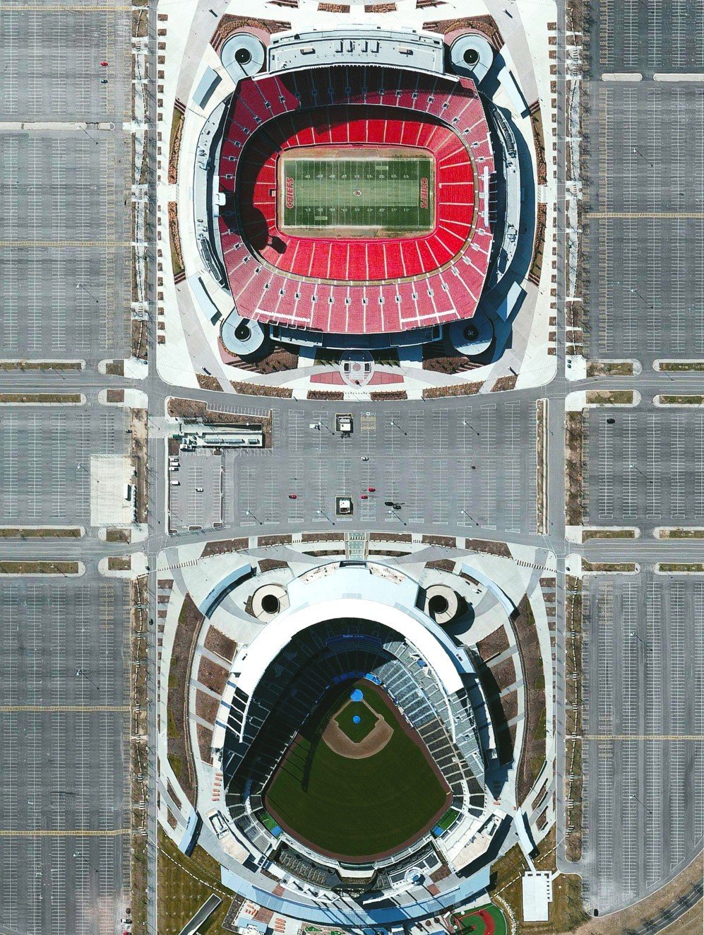 Arrowhead Stadium, Kauffman Stadium