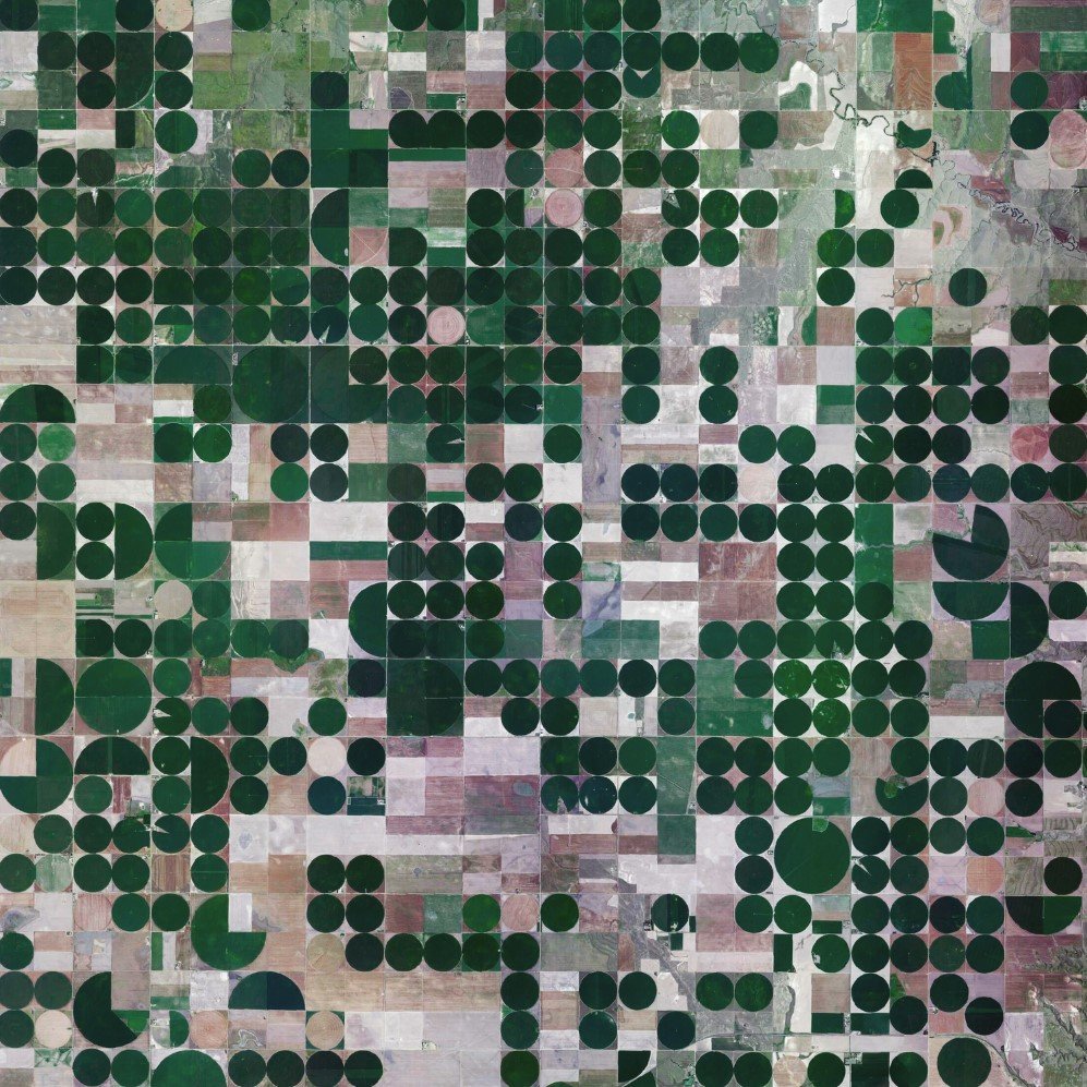 Pivot irrigation fields