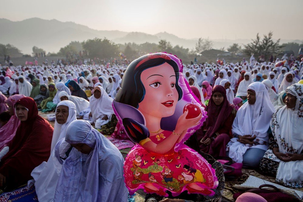 Indonesian Muslim women attend Eid Al-Fitr prayer on 'sea of sands' on July 17, 2015 in Yogyakarta, Indonesia. Eid Al-Fitr, marks the end of holy month of Ramadan. Muslims in countries around the world start this day with prayer, spend time with family and often give to charity.