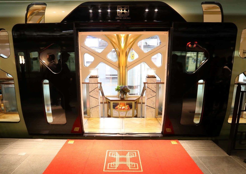 Japanese Shiki Shima Train 5
