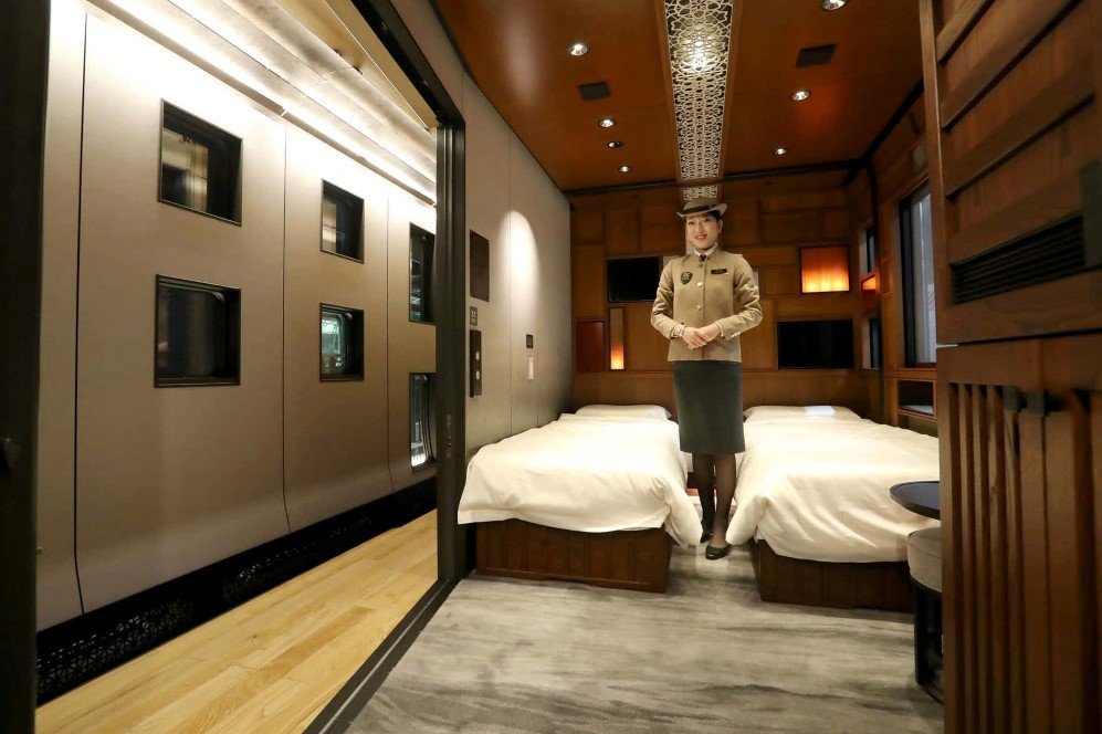 Japanese Shiki Shima Train 7