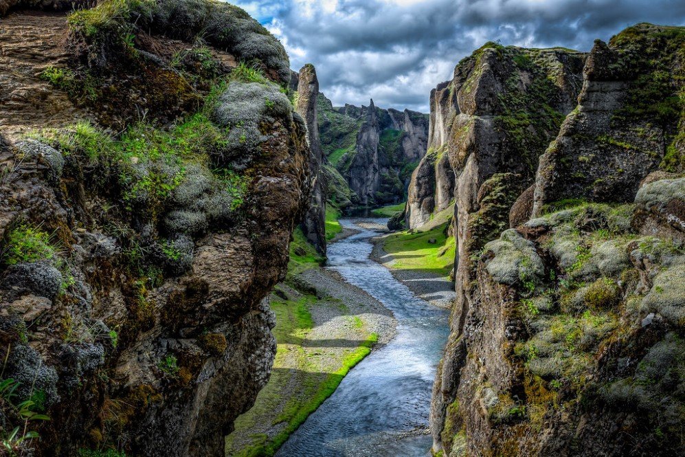 Fjaðrárgljúfur Canyon Iceland 13