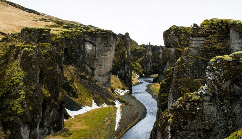 Fjaðrárgljúfur Canyon Iceland 3