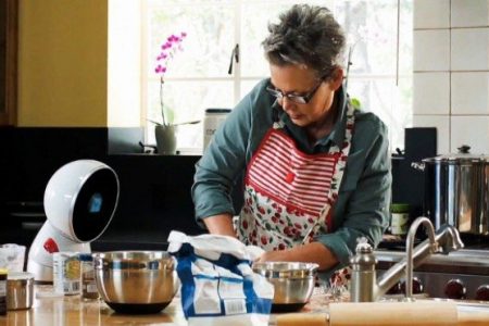 Meet Jibo, the world’s first family robot