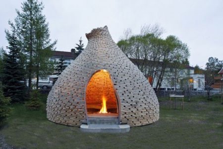 This cozy outdoor fireplace in Norway is perfect place for your winter holidays