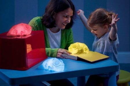This Colour-Copying Chameleon Lamp Will Light Up Your Room In Every Hue Possible