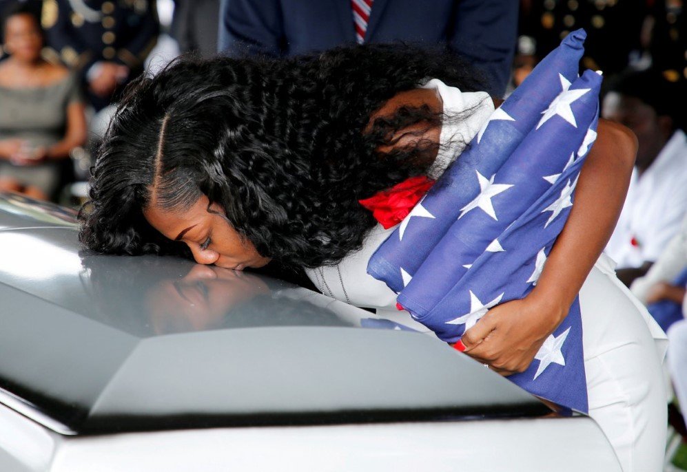 myeshia johnson wife of us army sergeant la david johnson who was among four special forces soldiers killed in niger kisses his coffin at a graveside service in hollywood florida on october 21 2017