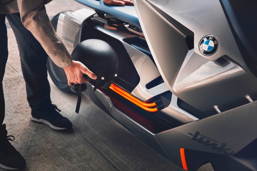 BMW Vision Next 100 Scooter 10
