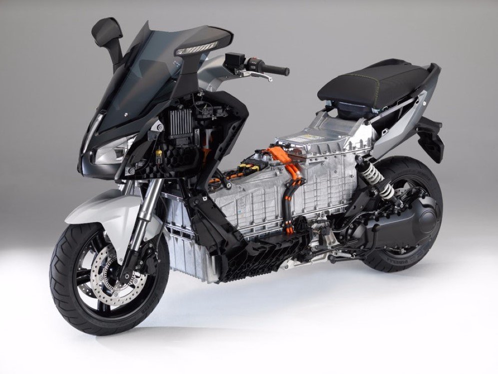 BMW Vision Next 100 Scooter 12