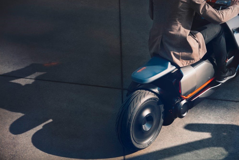 BMW Vision Next 100 Scooter 8