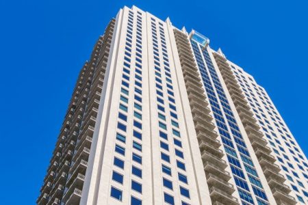 Glass-bottomed pool hanging 502 feet high at Market Square Tower is surely not for faint hearts
