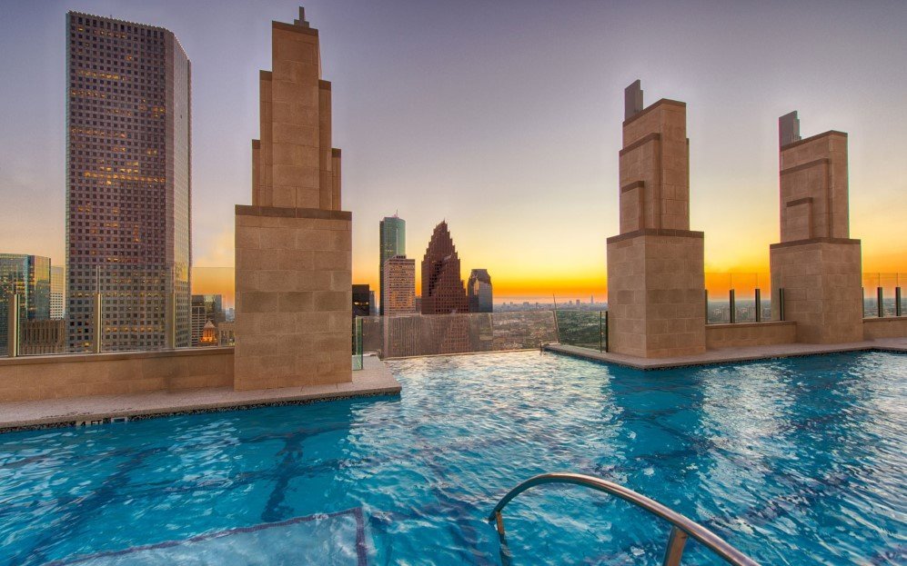 Sky Pool Market Square 7