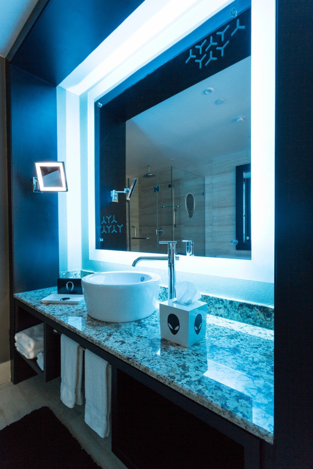 Alienware Hotel Room 2 1
