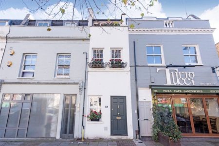 This 91-inch-wide house is one the slimmest houses in London but offers a spacious living