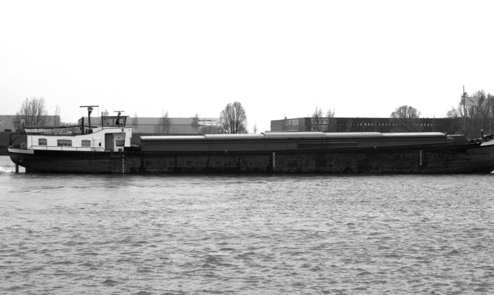 ANA Architectan Floating Home 10