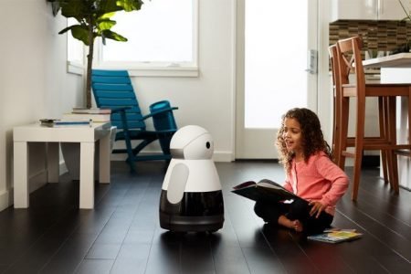 Adorable robot assistant ‘Kuri’ has the ability to respond with facial expressions