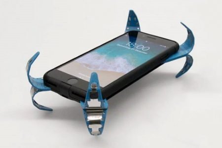 Genius student develops ‘mobile airbag’ that is activated as your phone falls