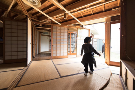 Japanese artist explores the concept of public and private spaces with a revolving shape shifting layout