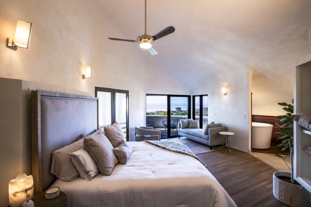 Eye of the Storm Dome House 12