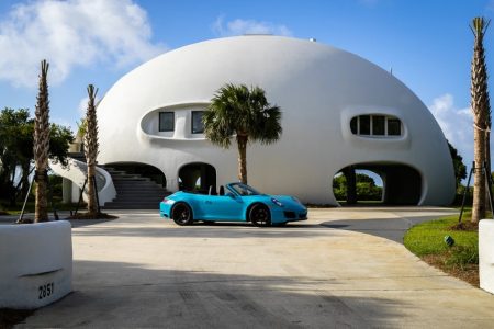 The ‘Eye of the Storm’ dome house can weather hurricanes in addition to its splendid ocean front