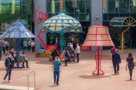 This lamp installation in Manchester brings out the history of the city in limelight