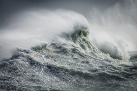 Photographer captures rough waves in all their wildness