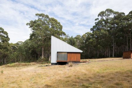Off-the-grid Tasmanian cabin boasts minimalist design inspired by Japanese architecture