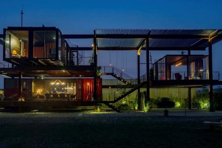 Architects make an incredibly gorgeous home with metal shipping containers