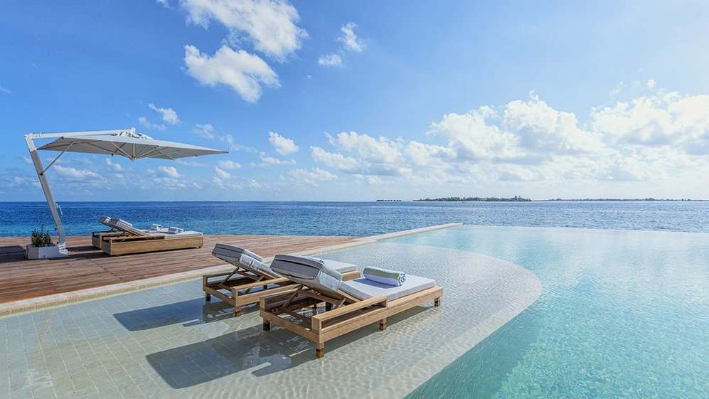 Maldives Luxury Resort Solar Powered 11