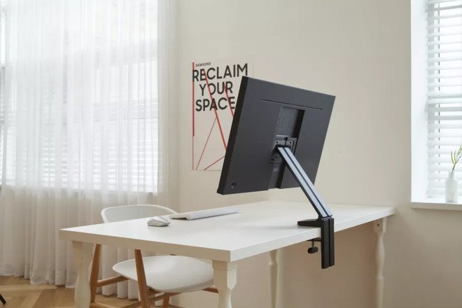 Samsung Space Saving Monitor 1