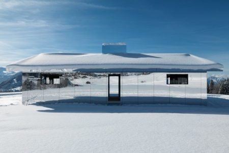 Mirrored Cabin blends seamlessly into surrounding Swiss Landscapes