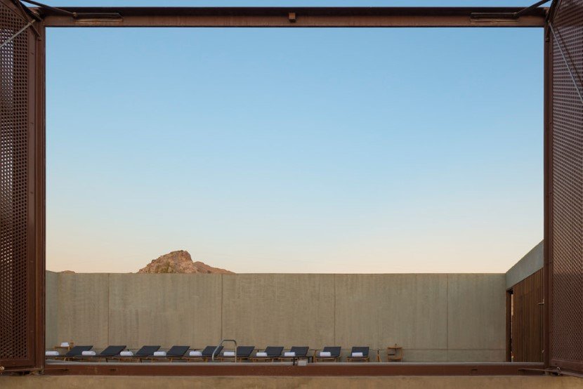 Desert hotel by Anarchitect