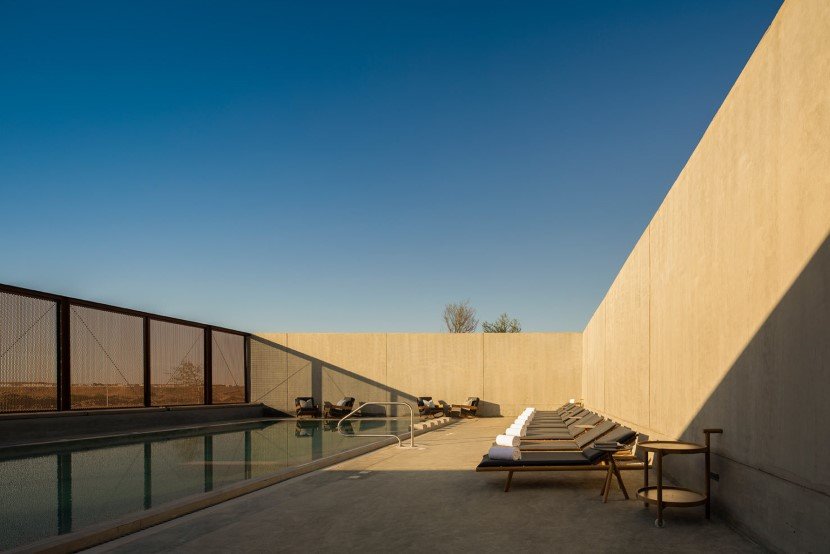 Desert hotel by Anarchitect