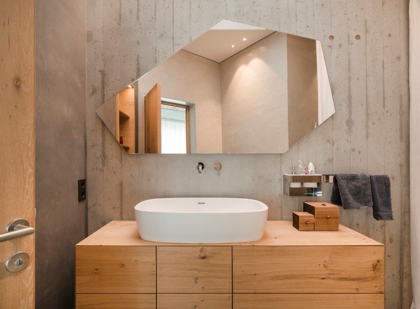 Concrete house by MoDusArchitects