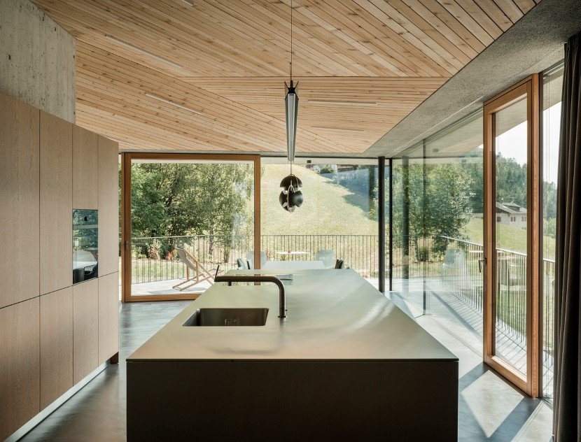 Concrete house by MoDusArchitects