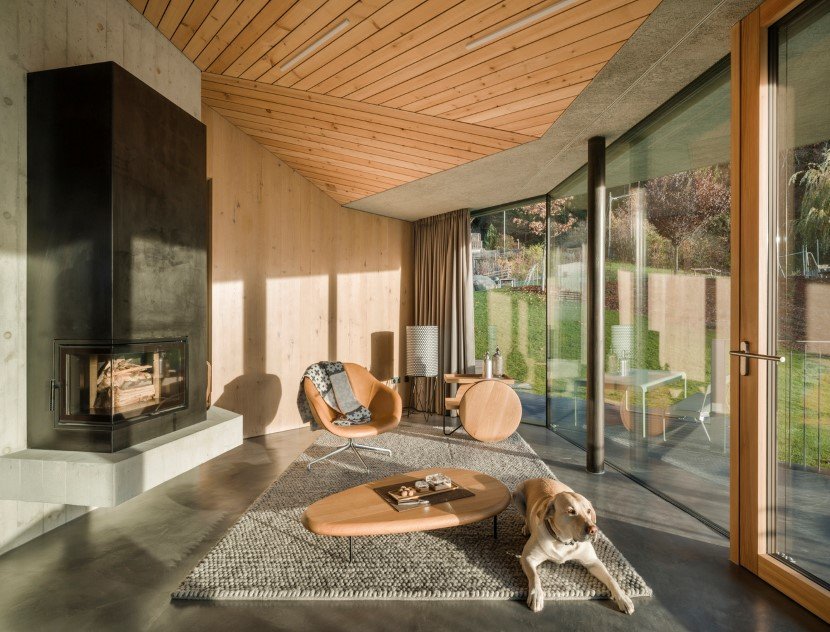 Concrete house by MoDusArchitects