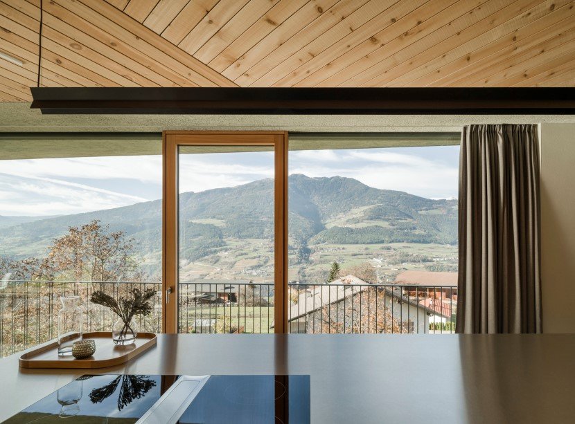 Concrete house by MoDusArchitects