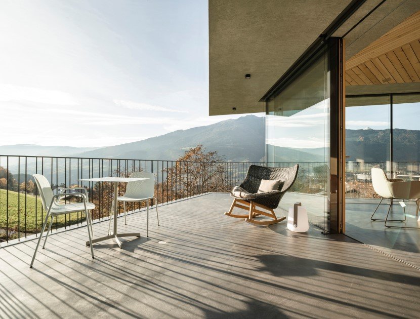 Concrete house by MoDusArchitects