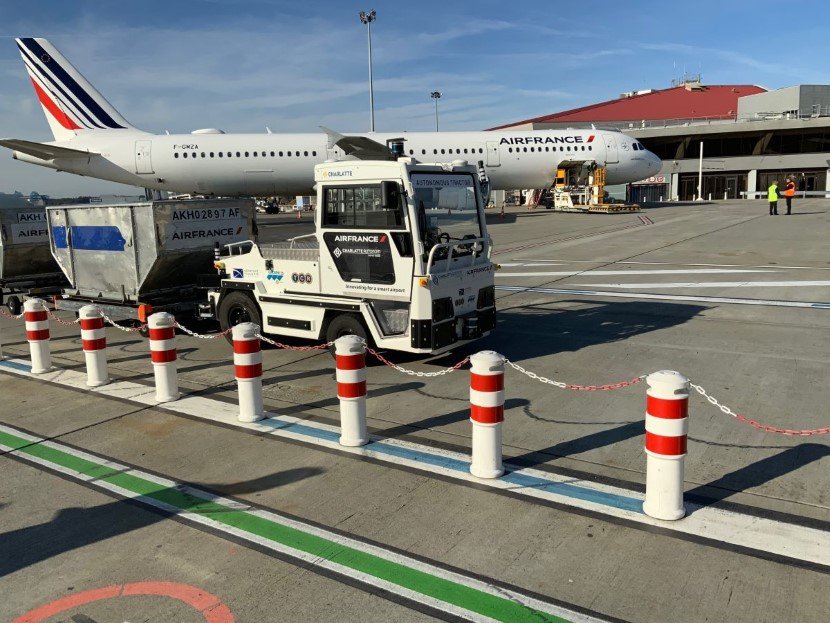 AT135 Baggage Tractor