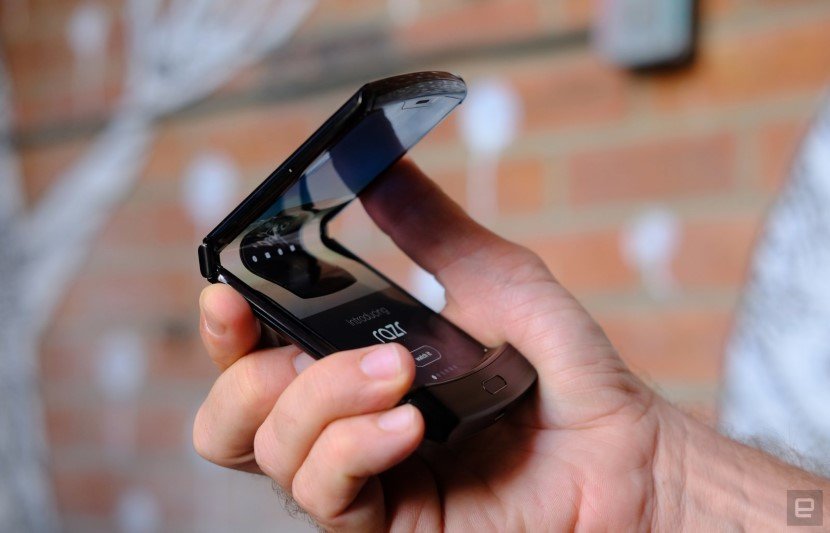 CNET puts Motorla Razr for a durability check