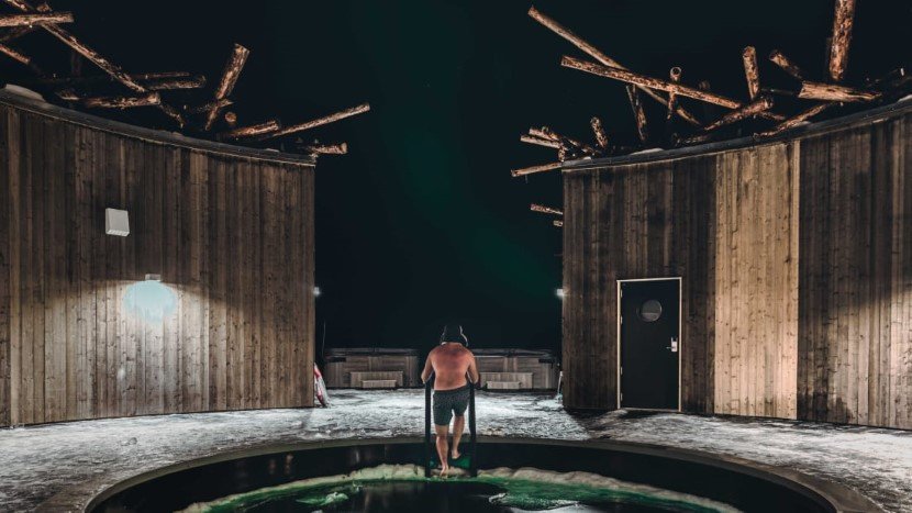 Floating Arctic Bath Hotel Sweden