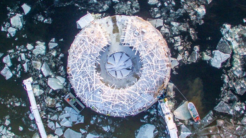 Floating Arctic Bath Hotel Sweden